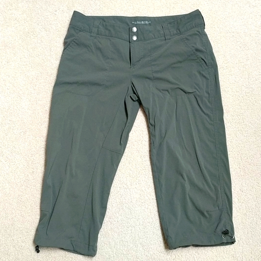 Colmbia olive green capris